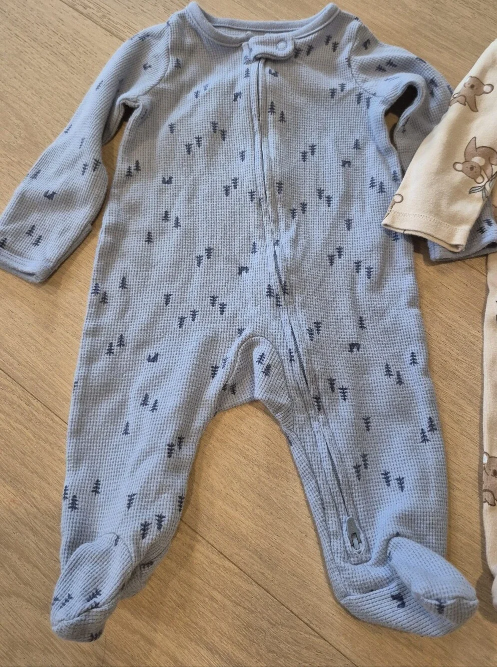 Carters set carters